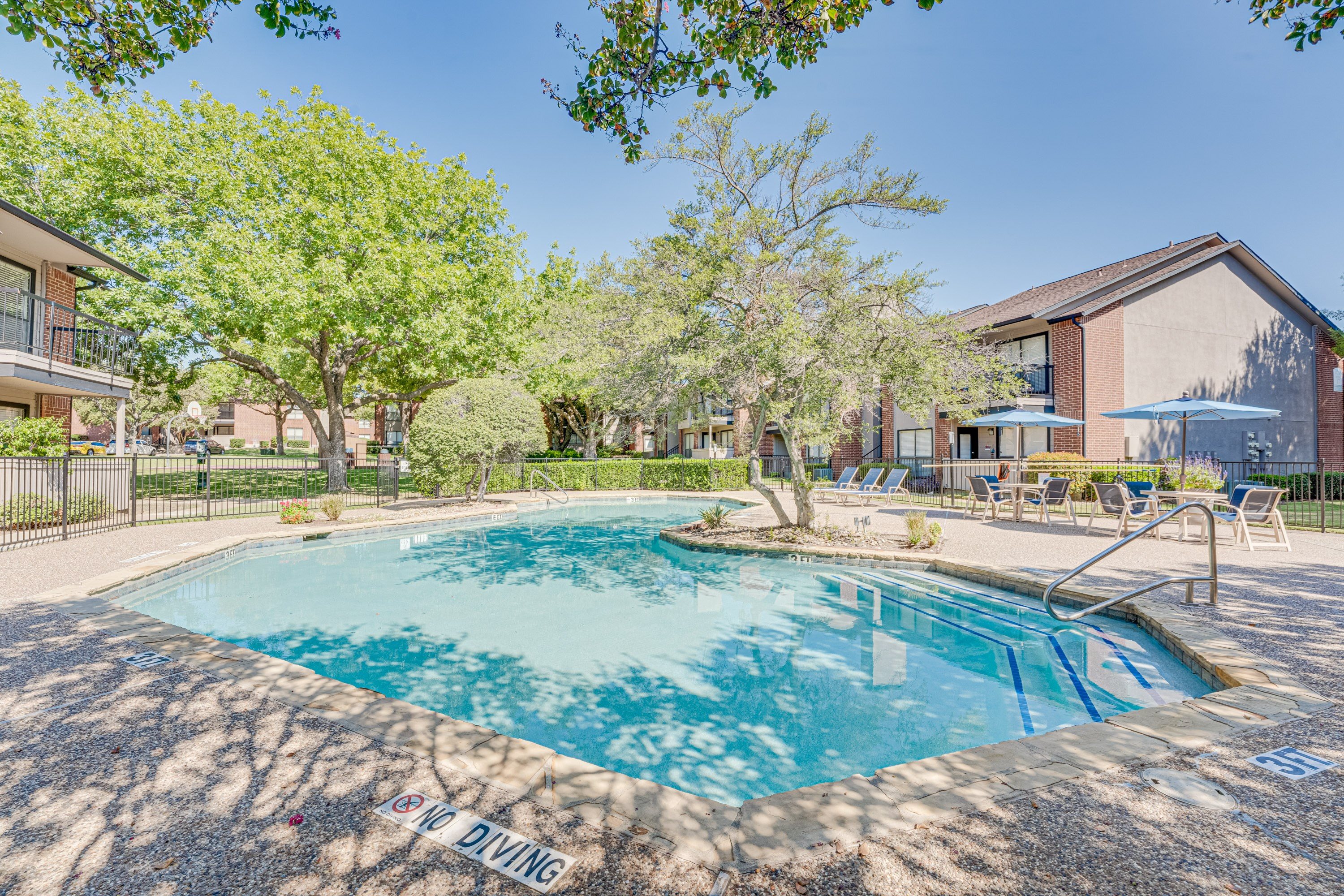 Private Swimming Pool at Bardin Oaks Apartments, Texas, 76018